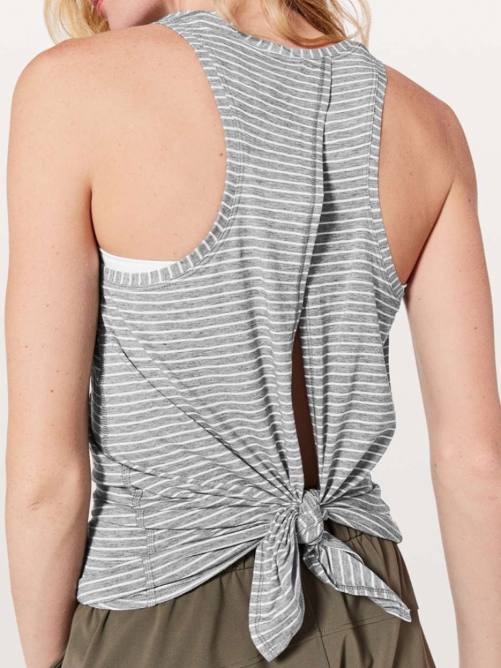 Lululemon All Tied Up Tank Medium Heather Gray Stripe 6 hike yoga climb run